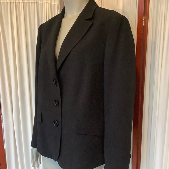 BASLER Womans Black Blazer 3 Button With Pleats on the Back Size 48/ US 16 - Picture 2 of 9